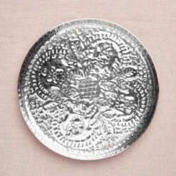 Deko-Teller Floral Ø37cm ORIENTAL LOUNGE In Silber 7 Deko-Teller Floral Ø37cm ORIENTAL LOUNGE In Silber -Butlers butlers deko teller floral o37cm oriental lounge in silber 3