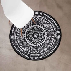 In- & Outdoor-Teppich Ø118cm COLOUR CLASH In Schwarz-Weiß 12 In- & Outdoor-Teppich Ø118cm COLOUR CLASH In Schwarz-Weiß -Butlers butlers in and outdoor teppich o118cm colour clash in schwarz weiss 3