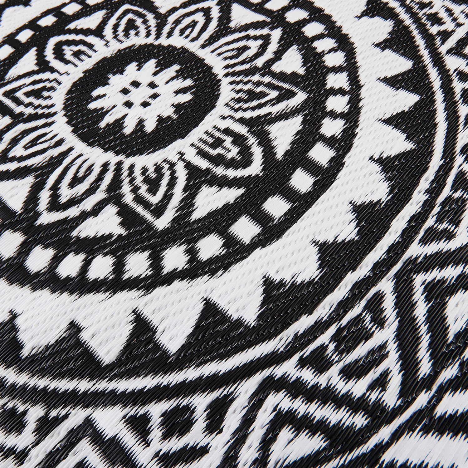 In- & Outdoor-Teppich Ø118cm COLOUR CLASH In Schwarz-Weiß 6 In- & Outdoor-Teppich Ø118cm COLOUR CLASH In Schwarz-Weiß – Bild 6